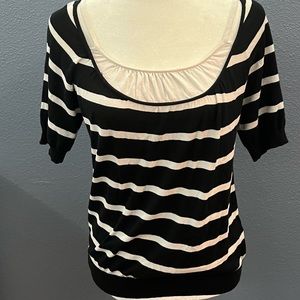 August Silk Black and White Top Sz Lg